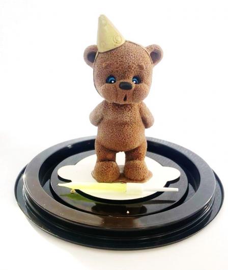 Фигурка из шоколадной глазури Мишка задувает свечку 10*4,5см, цветная