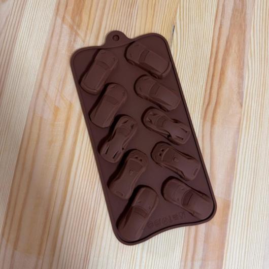 Форма для льда и шоколада «Гоночные автомобили», 21,5×10,5 см, 14 ячеек
